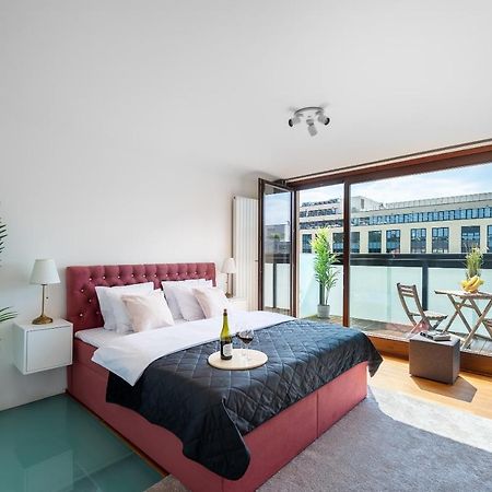 Apartment With Balcony And Parking Near The Prague Museum 외부 사진