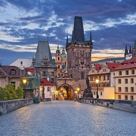 Apartment With Balcony And Parking Near The Prague Museum 외부 사진