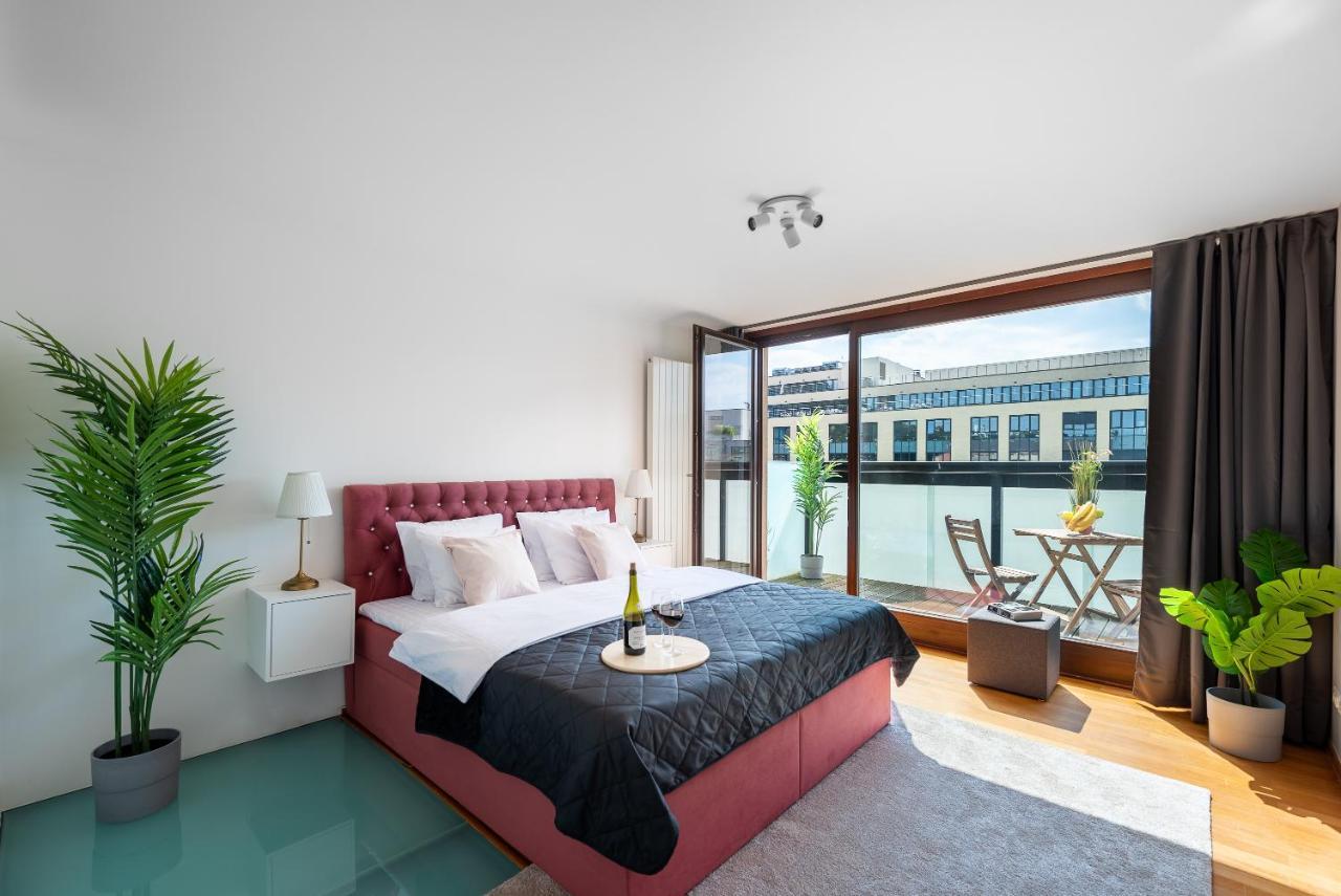 Apartment With Balcony And Parking Near The Prague Museum 외부 사진