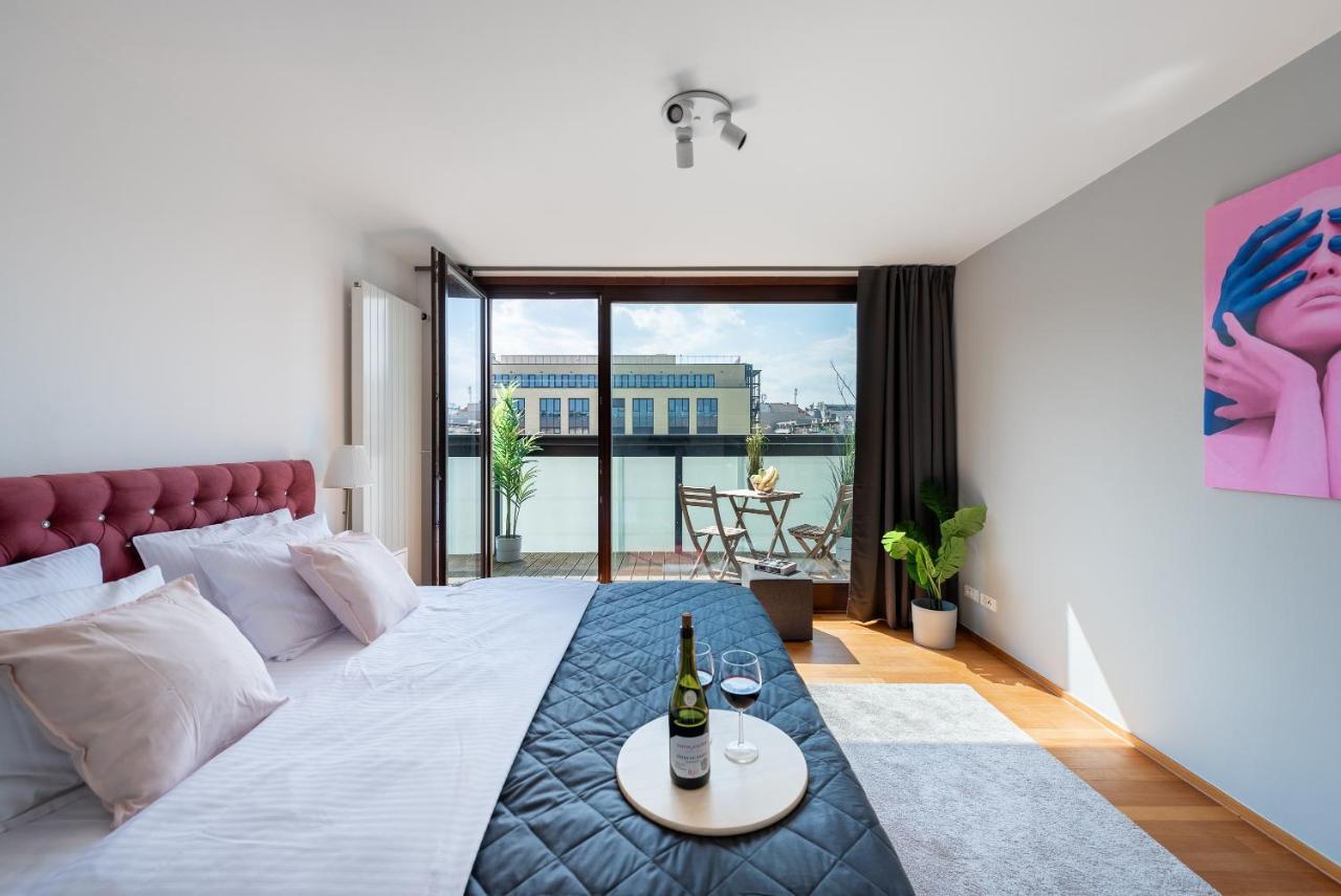 Apartment With Balcony And Parking Near The Prague Museum 외부 사진