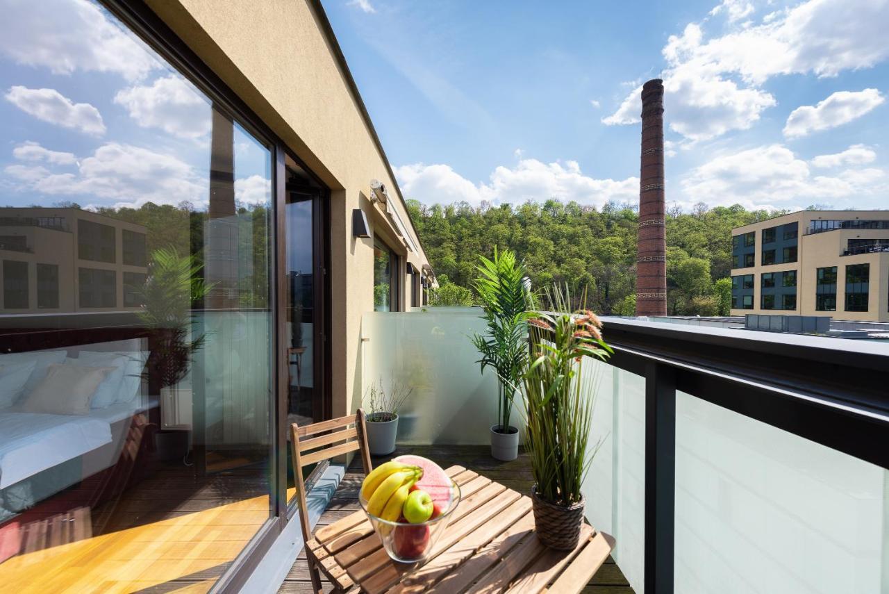 Apartment With Balcony And Parking Near The Prague Museum 외부 사진