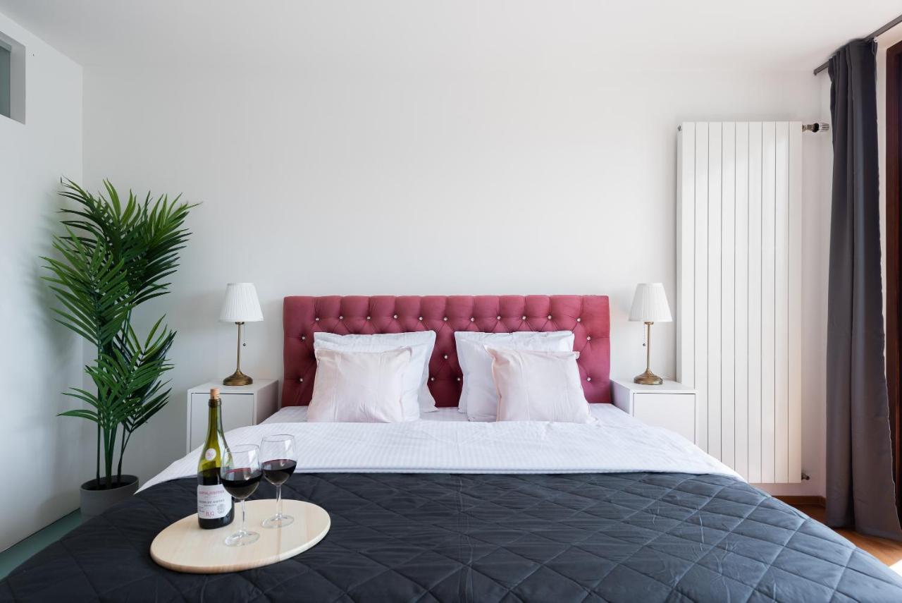 Apartment With Balcony And Parking Near The Prague Museum 외부 사진