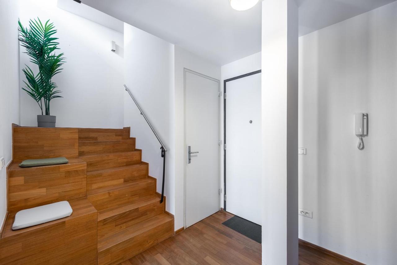 Apartment With Balcony And Parking Near The Prague Museum 외부 사진