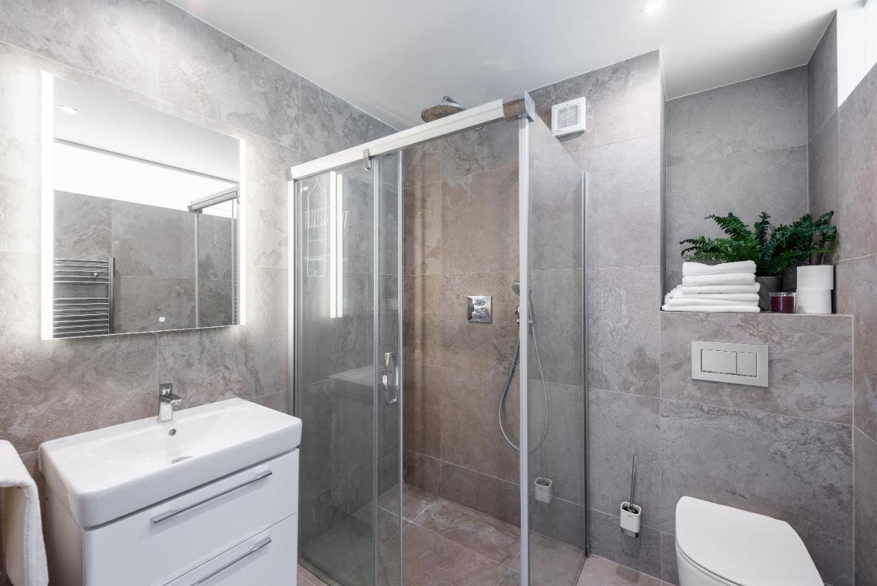 Apartment With Balcony And Parking Near The Prague Museum 외부 사진