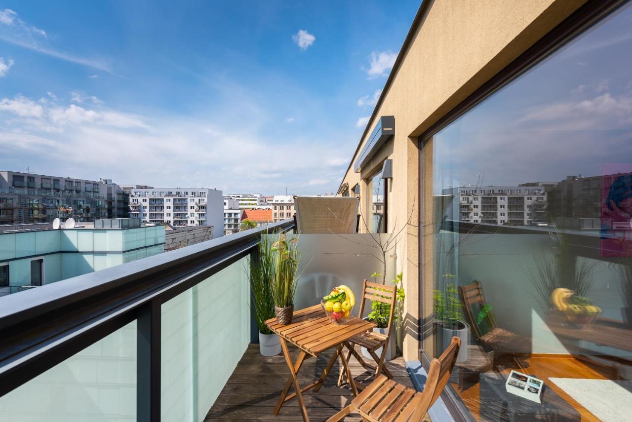 Apartment With Balcony And Parking Near The Prague Museum 외부 사진