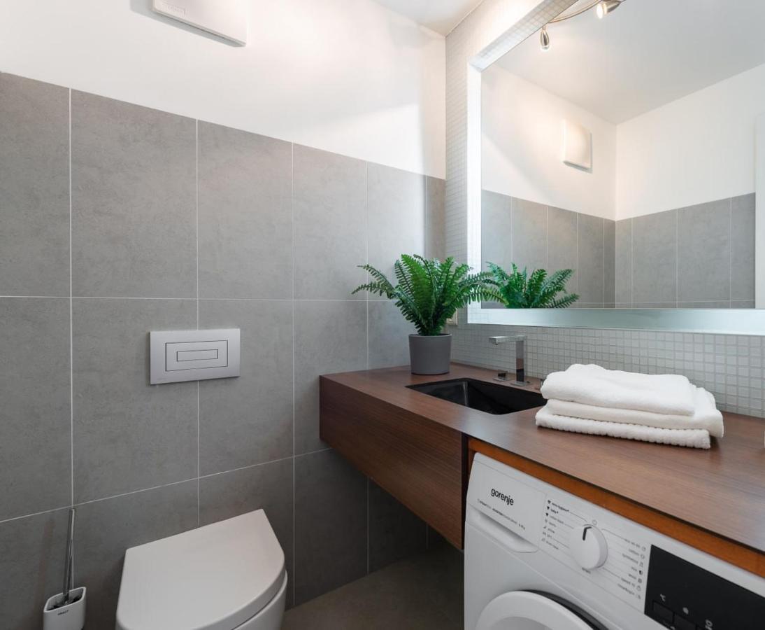Apartment With Balcony And Parking Near The Prague Museum 외부 사진